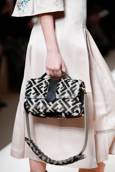Look 97